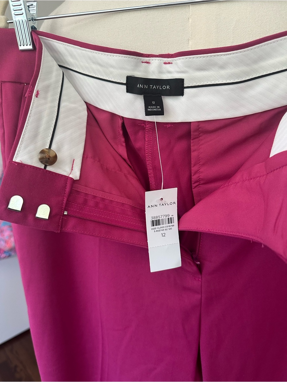 NWT Ann Taylor The Statement Palazzo Pant in berry splash size 12 - Picture 4 of 9